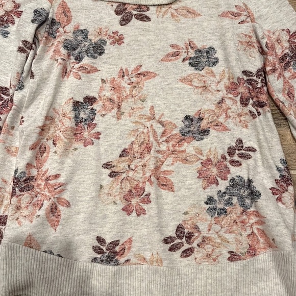 Top - Picture 2 of 3